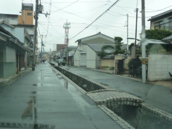 町家の間の水路